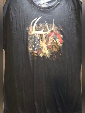 Realtree Men's Black Graphic T-Shirt with Antler & Flag Design